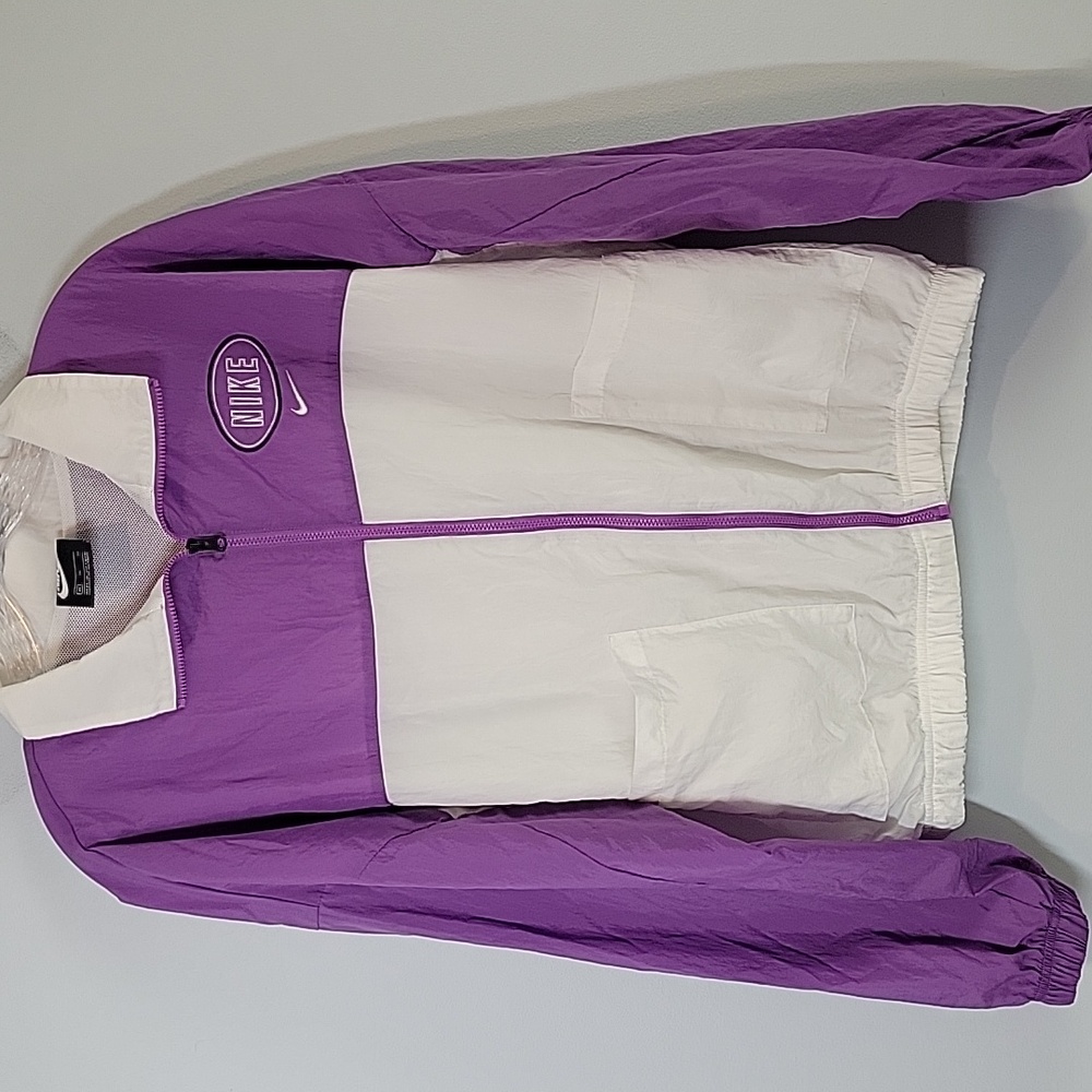 Nike windbreaker purple & white jacket size Medium womens CZ8318